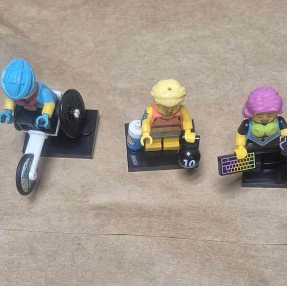 LEGO Minifigures Series 22 Lot of 3 Gamer Girl Fitness Trainer Wheelchair Racer - Picture 5 of 6